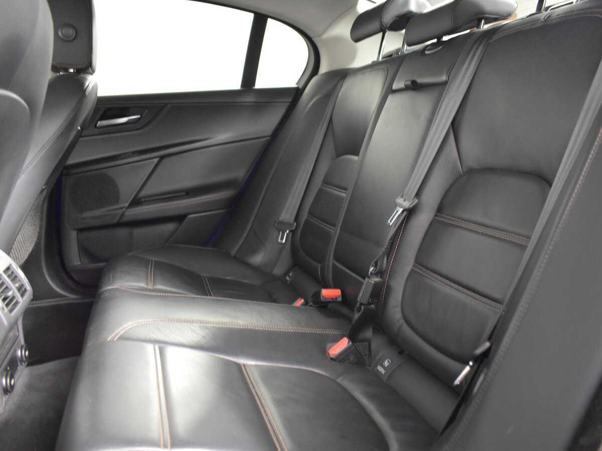 Jaguar XE с пробегом — 2016 год. Фото: #7