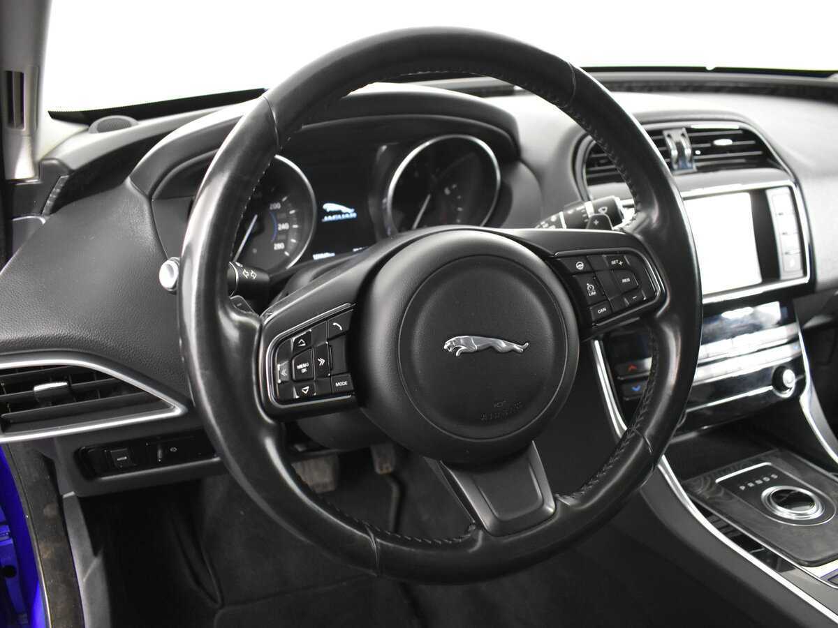 Jaguar XE с пробегом — 2016 год. Фото: #8