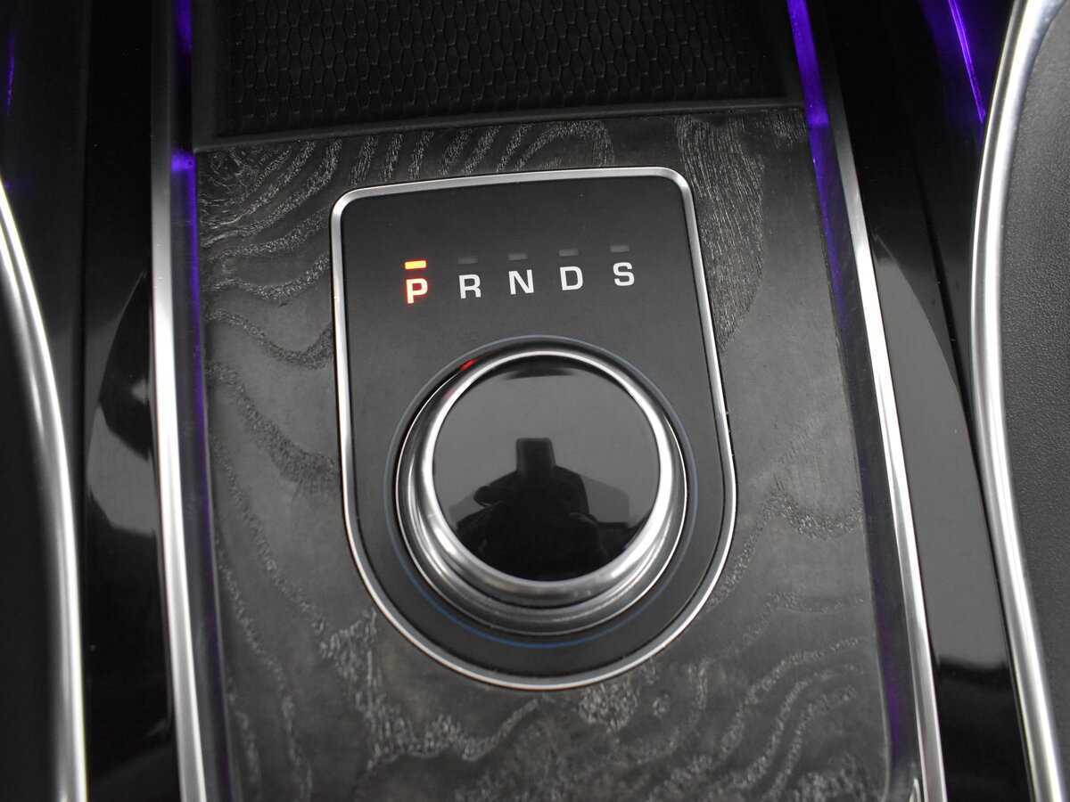 Jaguar XE с пробегом — 2016 год. Фото: #17