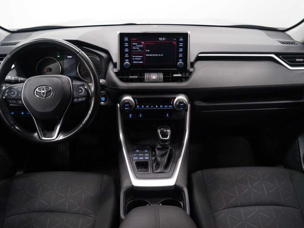 Toyota RAV4 с пробегом — 2020 год. Фото: #6