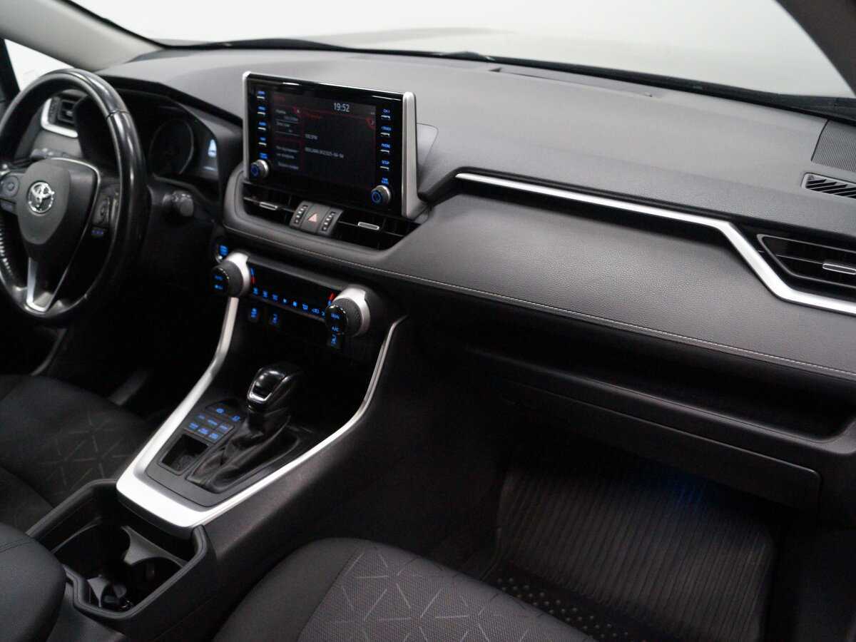 Toyota RAV4 с пробегом — 2020 год. Фото: #7
