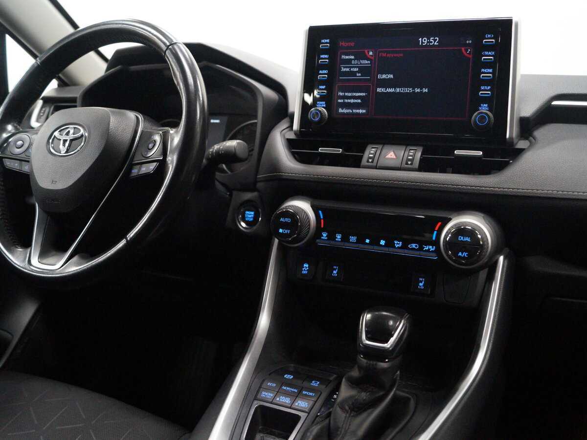 Toyota RAV4 с пробегом — 2020 год. Фото: #8
