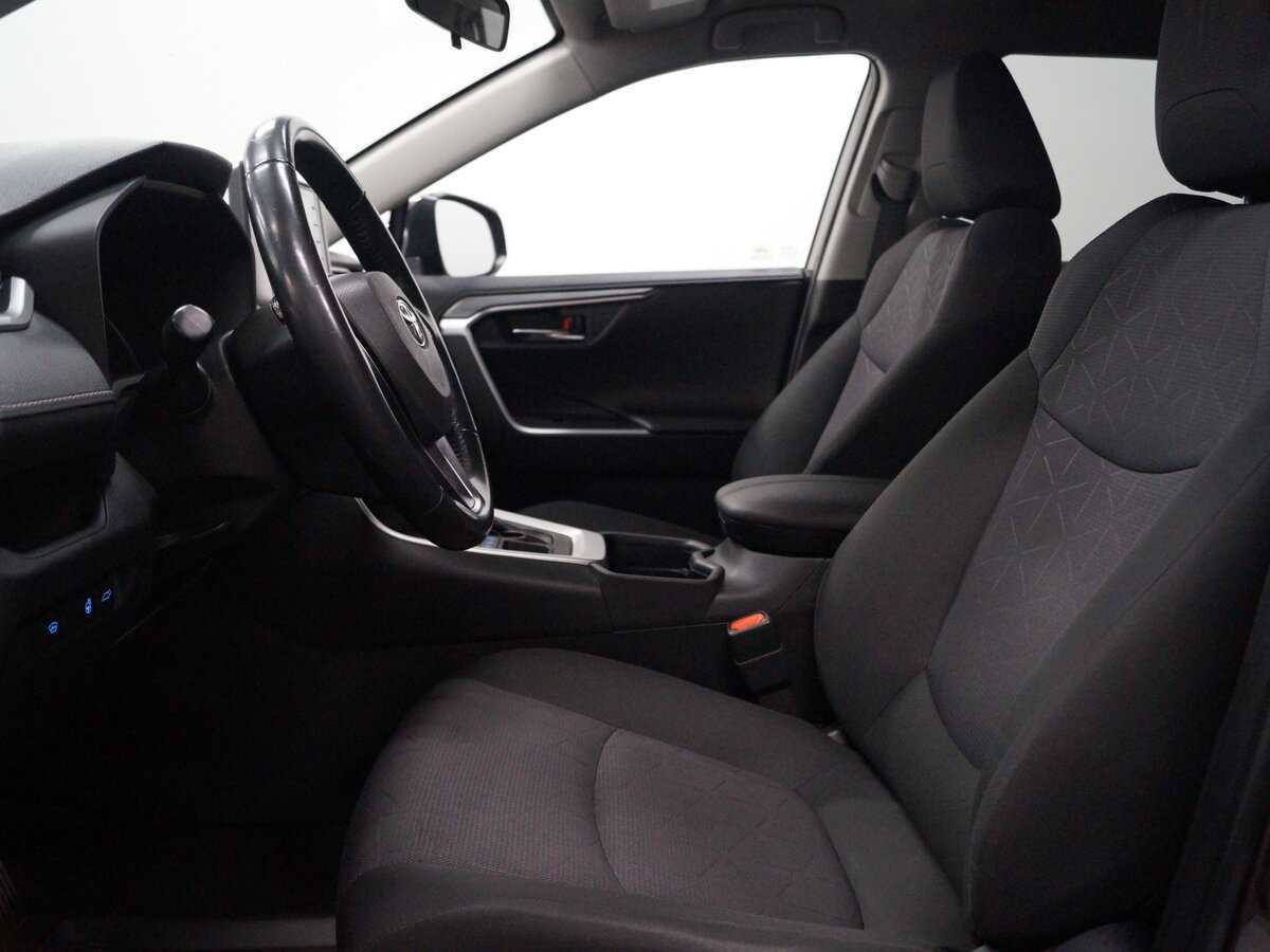 Toyota RAV4 с пробегом — 2020 год. Фото: #16