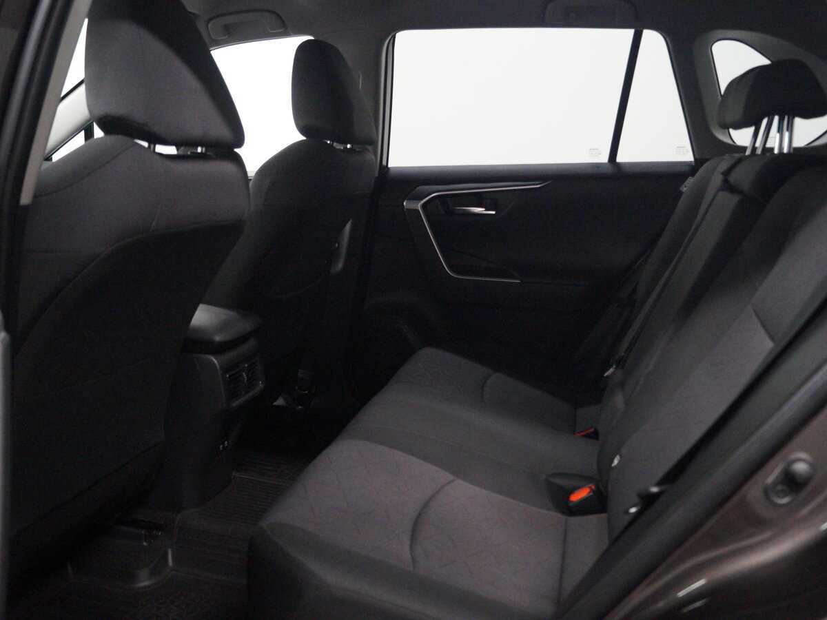 Toyota RAV4 с пробегом — 2020 год. Фото: #17