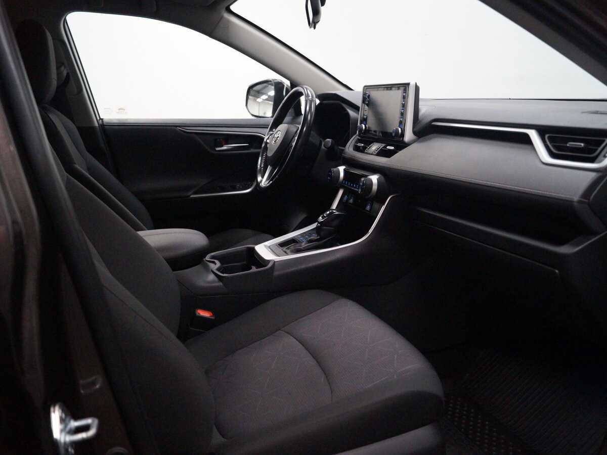 Toyota RAV4 с пробегом — 2020 год. Фото: #18