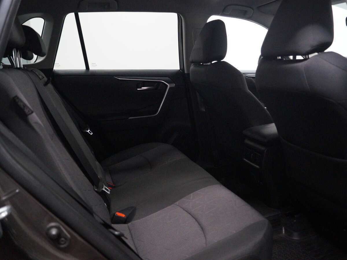 Toyota RAV4 с пробегом — 2020 год. Фото: #19