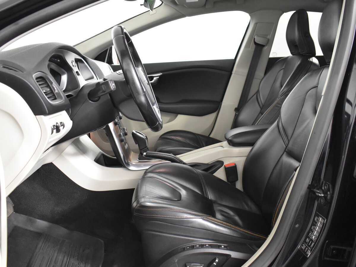 Volvo V40 Cross Country с пробегом — 2013 год. Фото: #12