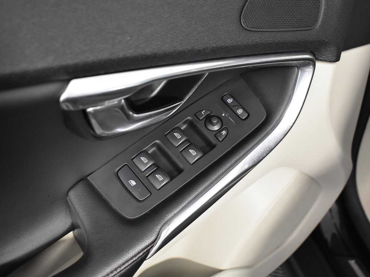 Volvo V40 Cross Country с пробегом — 2013 год. Фото: #13