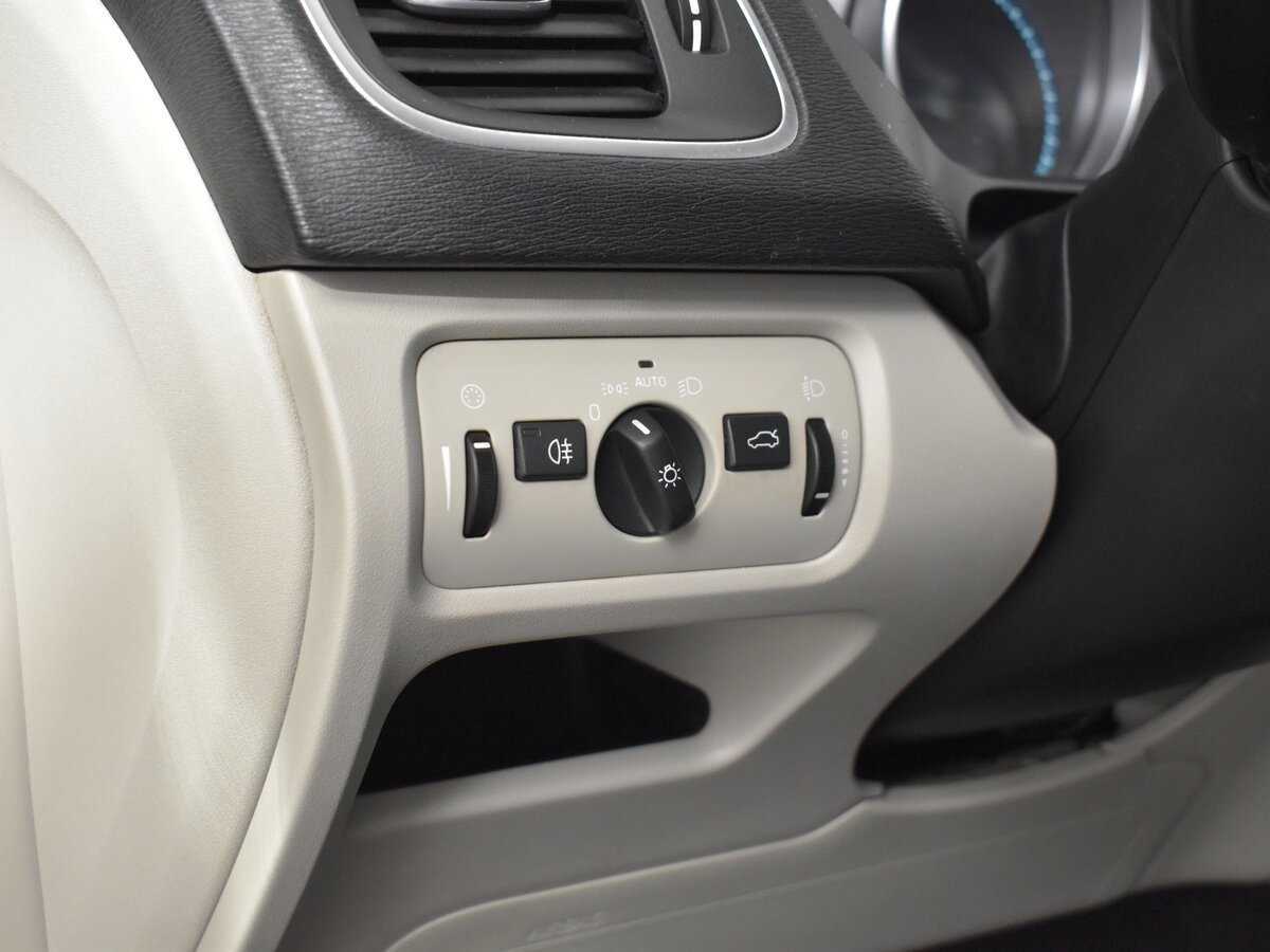 Volvo V40 Cross Country с пробегом — 2013 год. Фото: #14