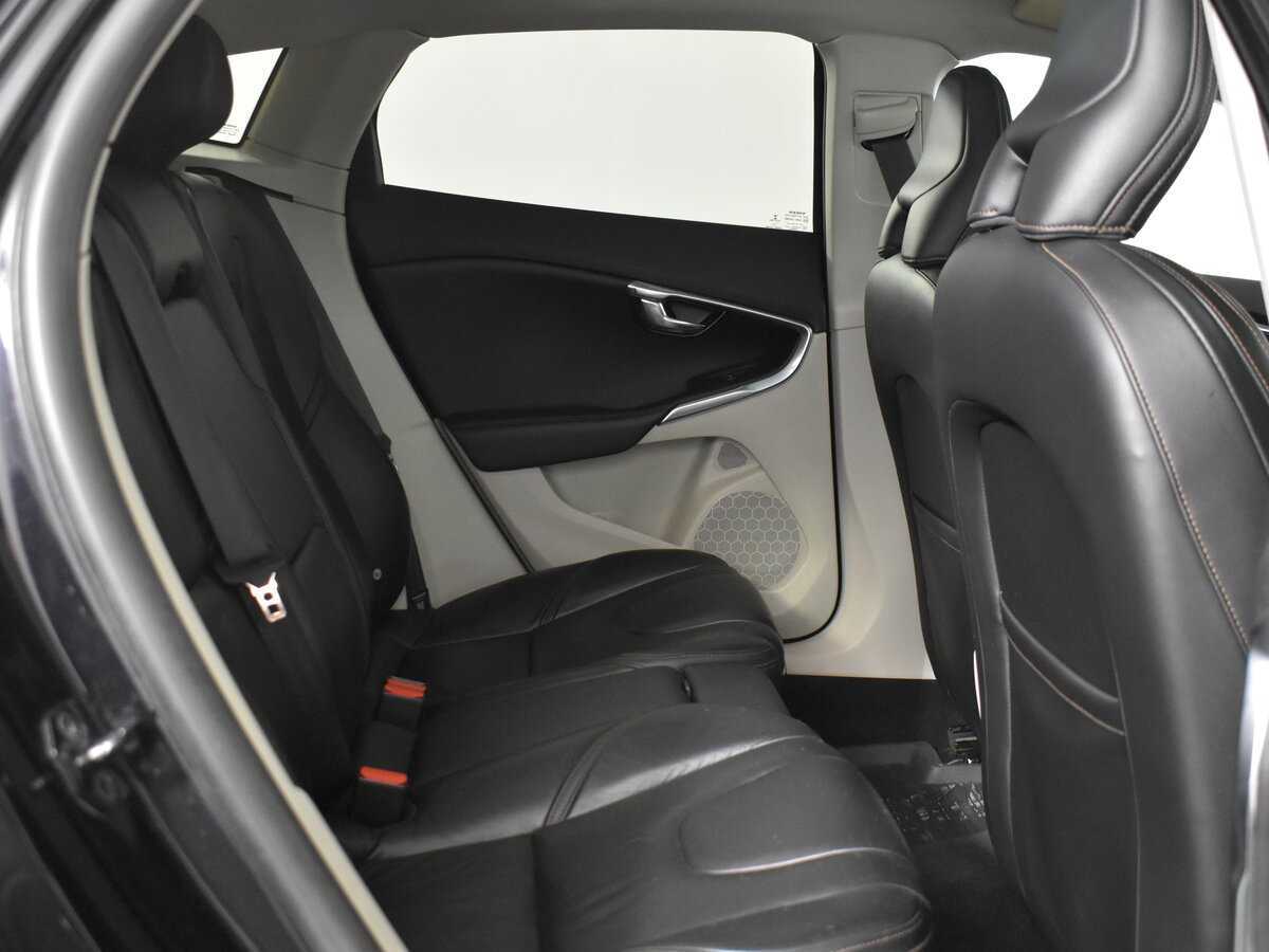 Volvo V40 Cross Country с пробегом — 2013 год. Фото: #17