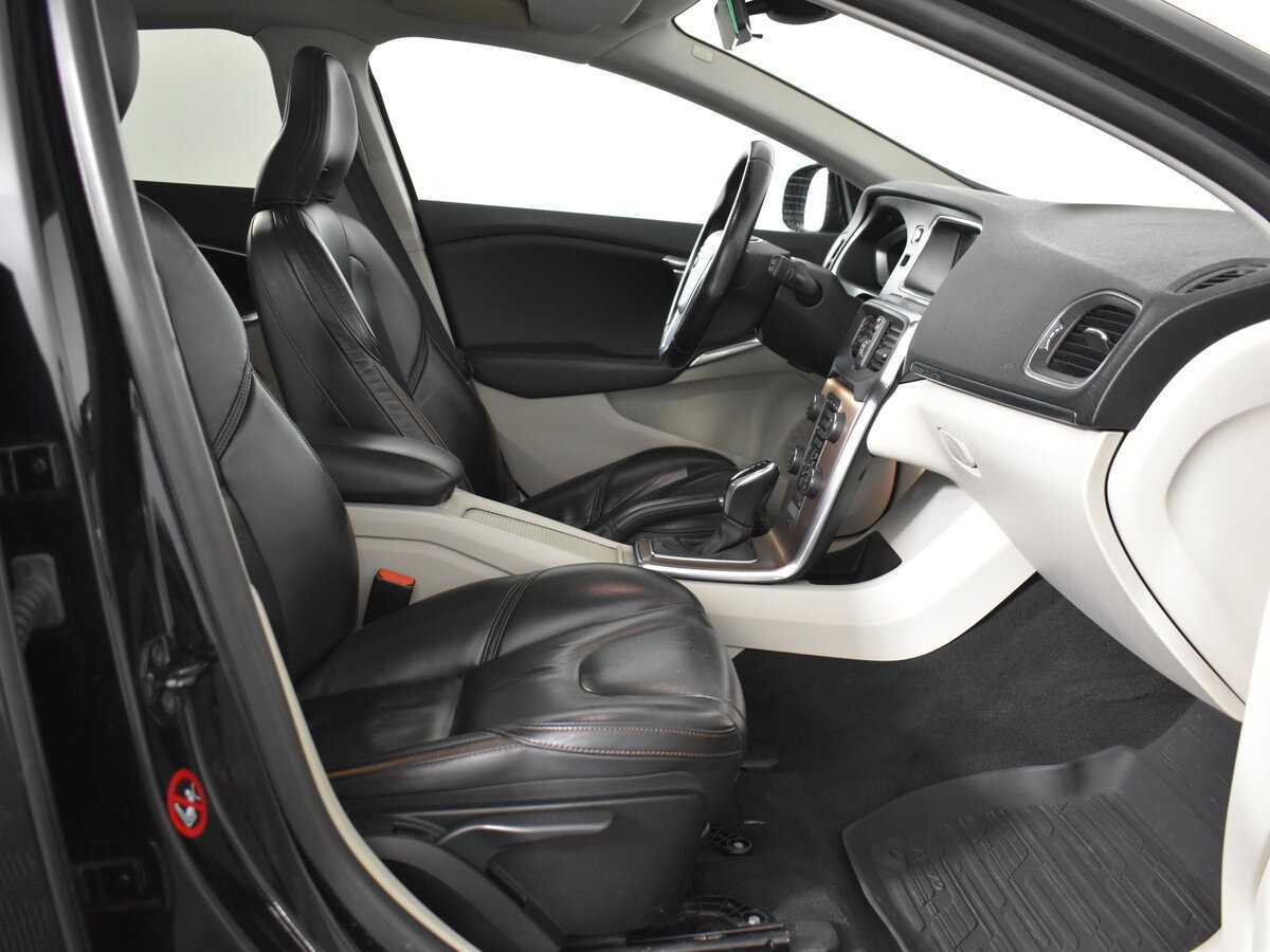 Volvo V40 Cross Country с пробегом — 2013 год. Фото: #18