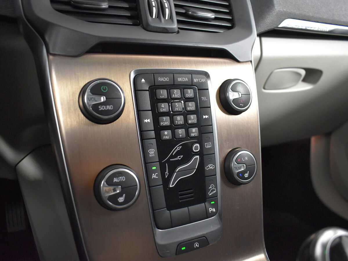 Volvo V40 Cross Country с пробегом — 2013 год. Фото: #22