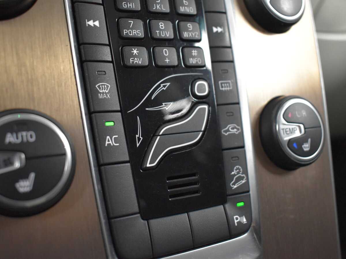 Volvo V40 Cross Country с пробегом — 2013 год. Фото: #23