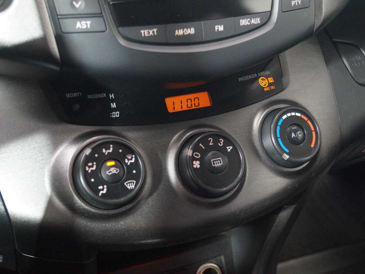 Toyota RAV4 с пробегом — 2011 год. Фото: #17