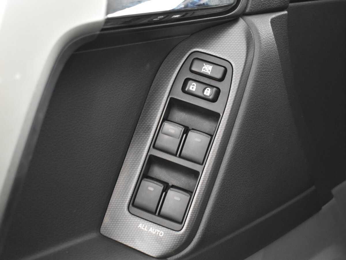 Toyota Land Cruiser Prado с пробегом — 2010 год. Фото: #8