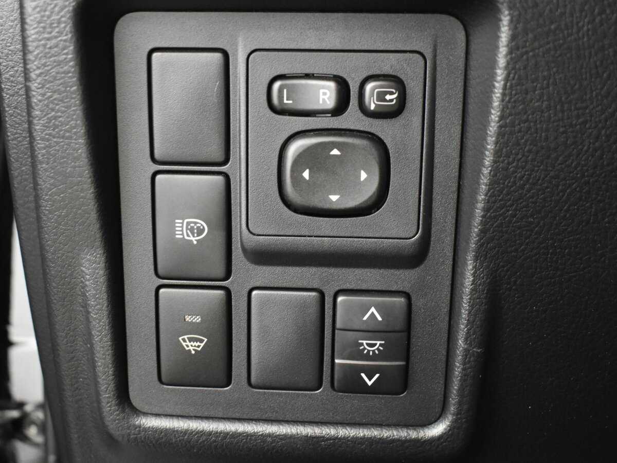 Toyota Land Cruiser Prado с пробегом — 2010 год. Фото: #9