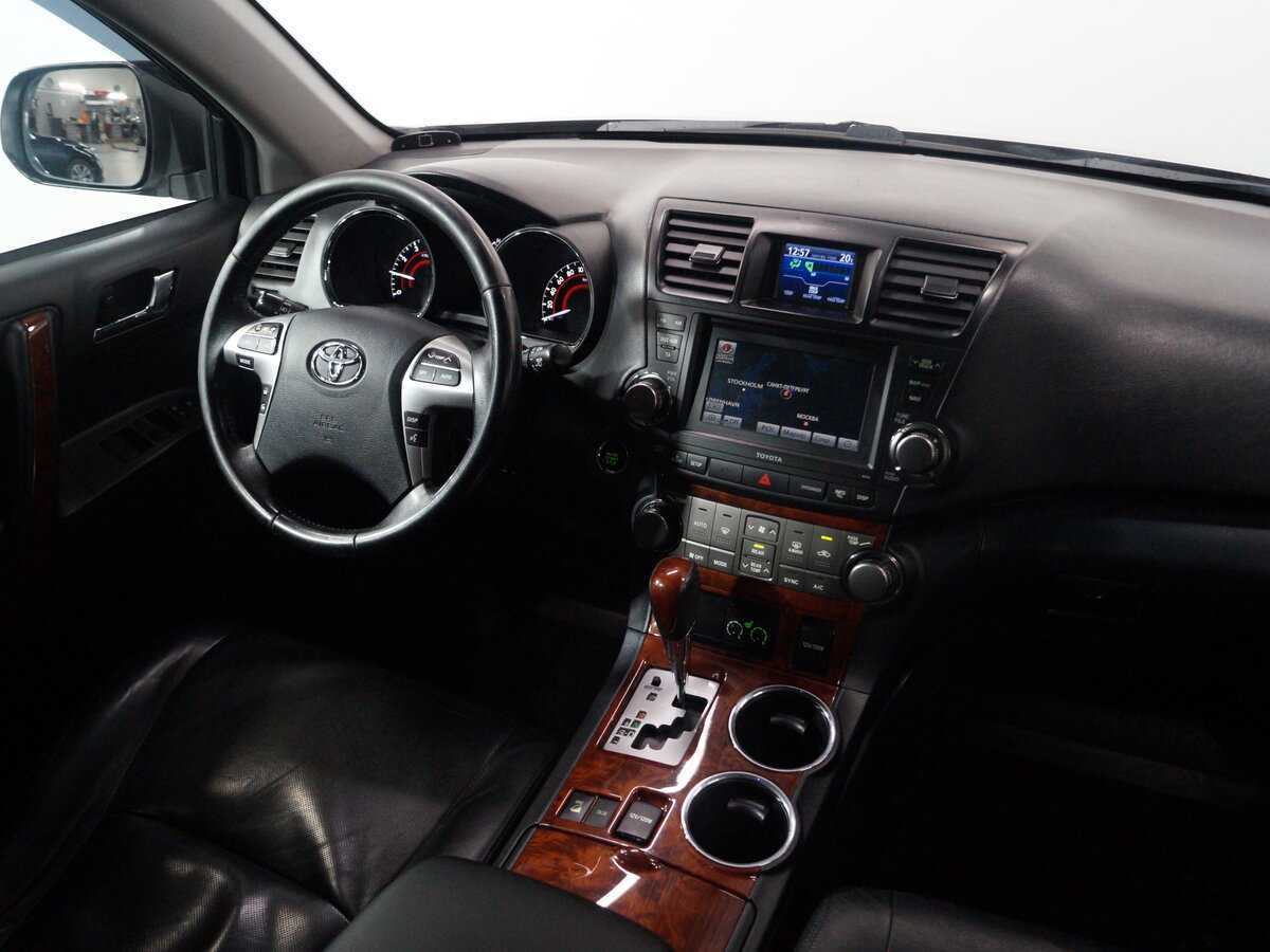 Toyota Highlander с пробегом — 2011 год. Фото: #10