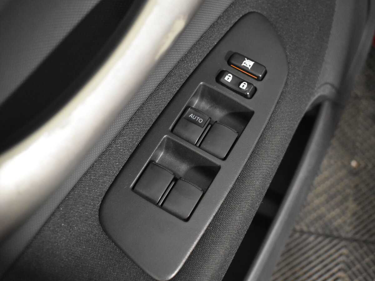 Toyota Auris с пробегом — 2007 год. Фото: #7