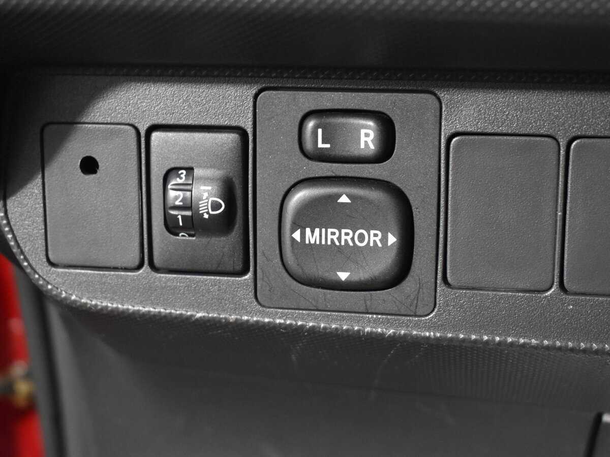 Toyota Auris с пробегом — 2007 год. Фото: #8