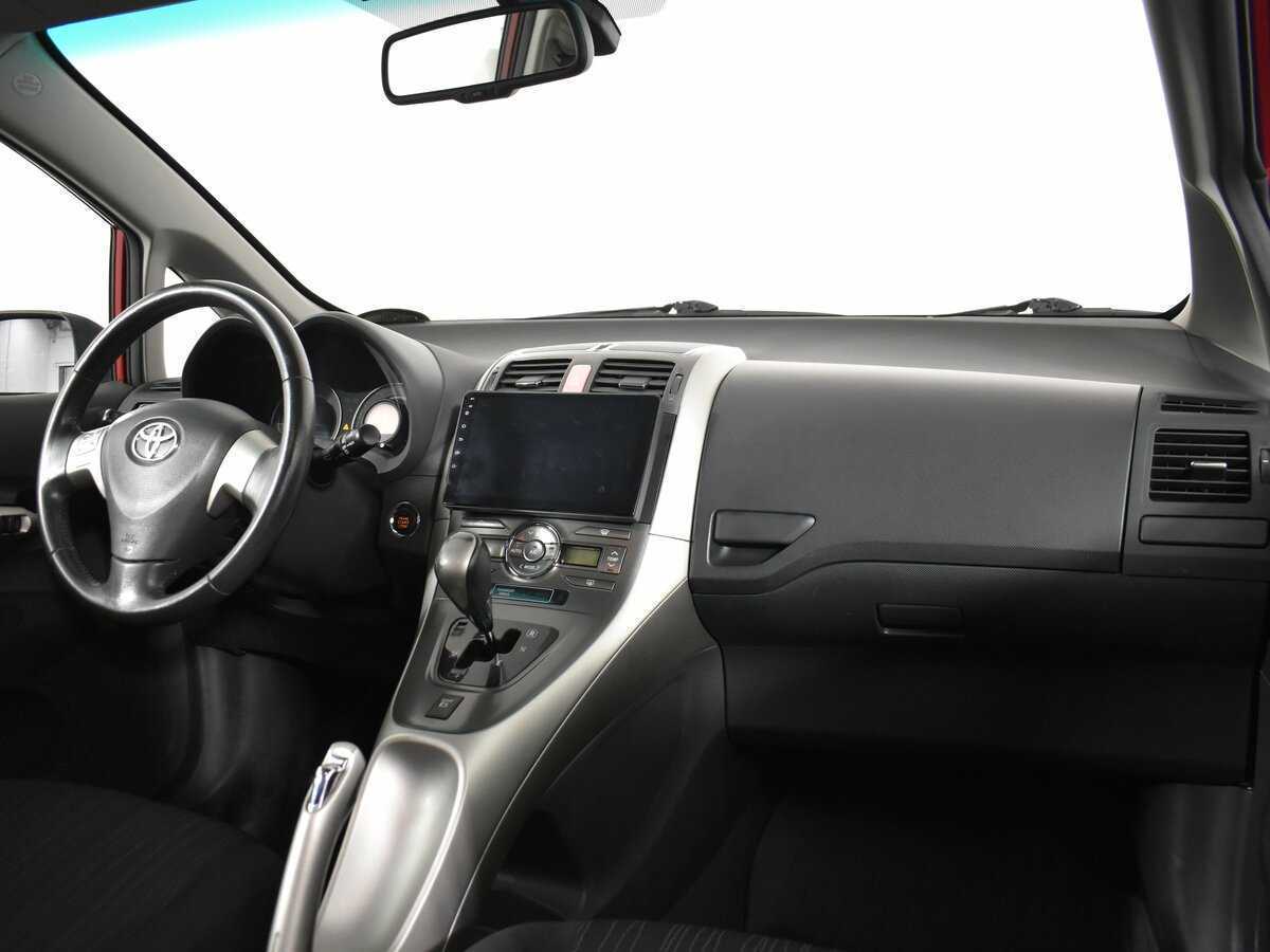 Toyota Auris с пробегом — 2007 год. Фото: #13