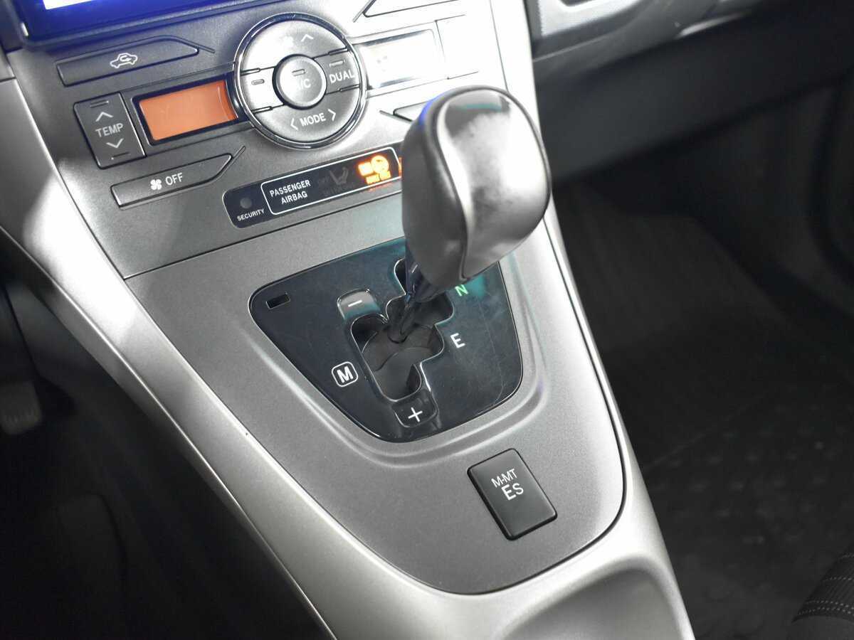 Toyota Auris с пробегом — 2007 год. Фото: #15