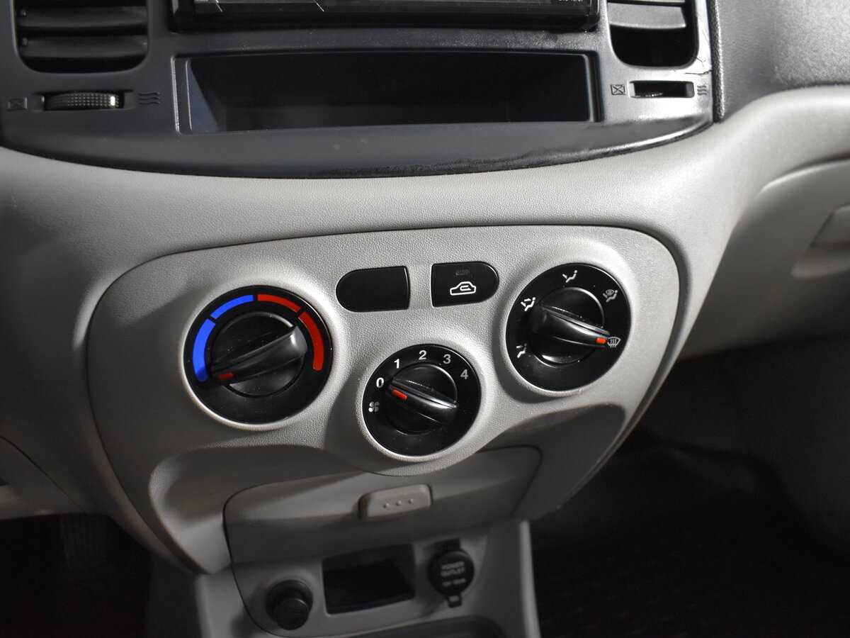 Hyundai Verna с пробегом — 2007 год. Фото: #11