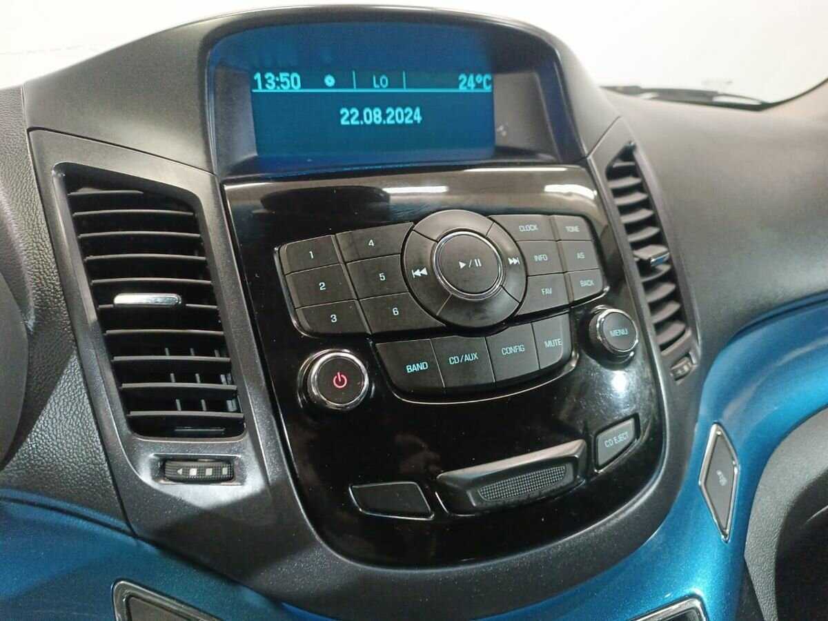 Chevrolet Orlando с пробегом — 2012 год. Фото: #12