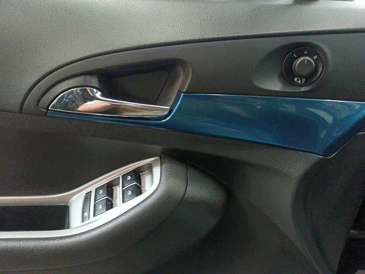 Chevrolet Orlando с пробегом — 2012 год. Фото: #15