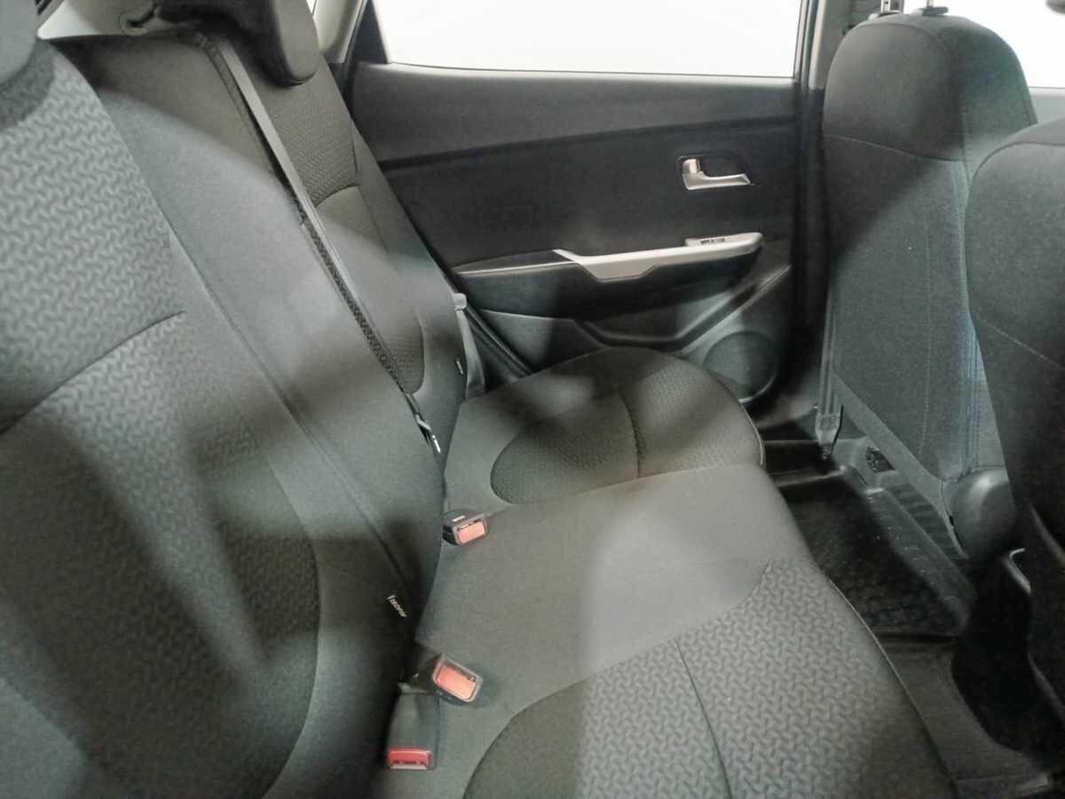 Kia Rio с пробегом — 2015 год. Фото: #10