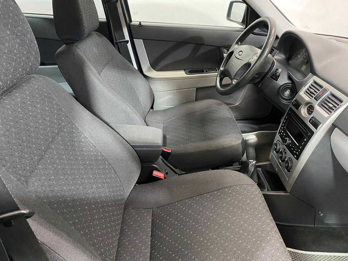 Lada (ВАЗ) Priora с пробегом — 2011 год. Фото: #9