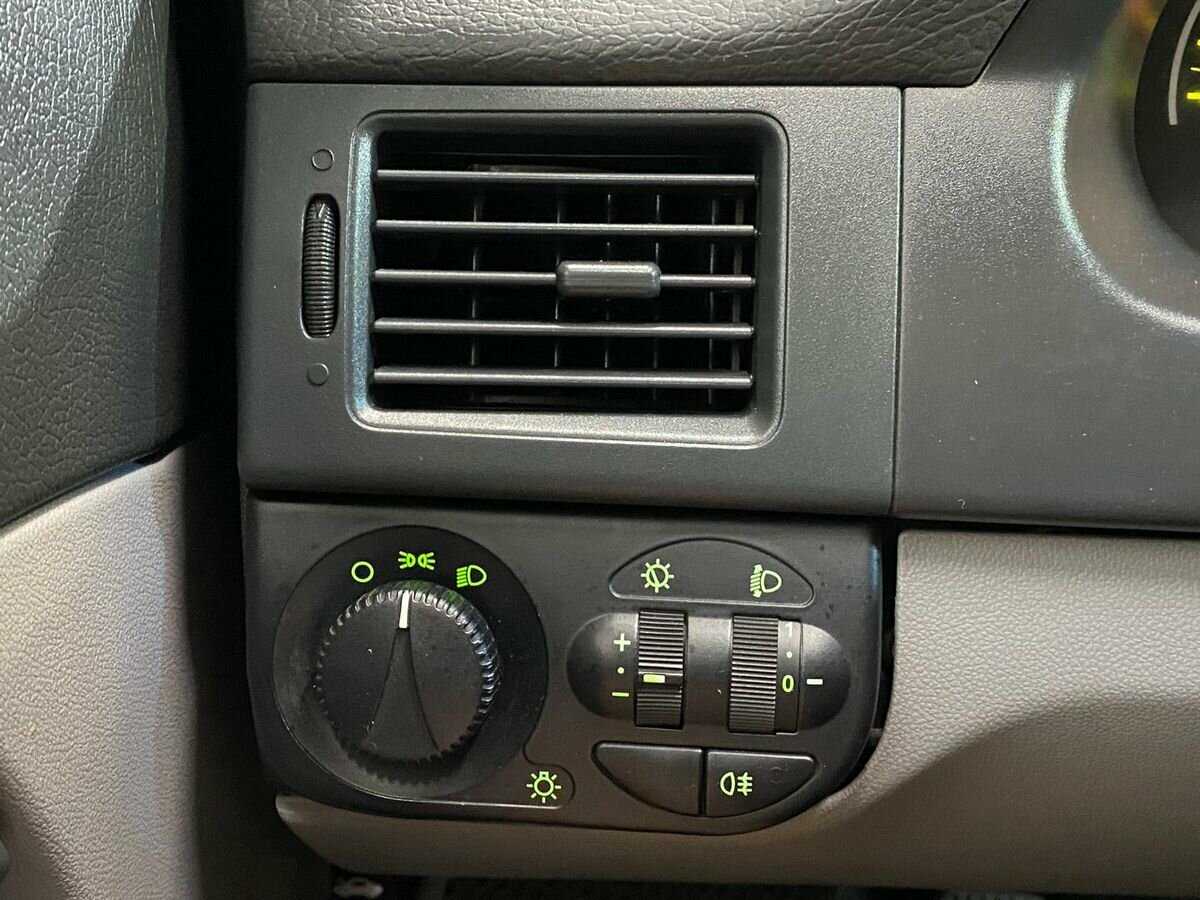 Lada (ВАЗ) Priora с пробегом — 2011 год. Фото: #12