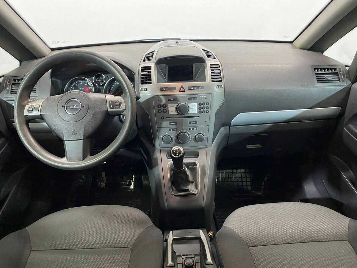 Opel Zafira с пробегом — 2006 год. Фото: #8