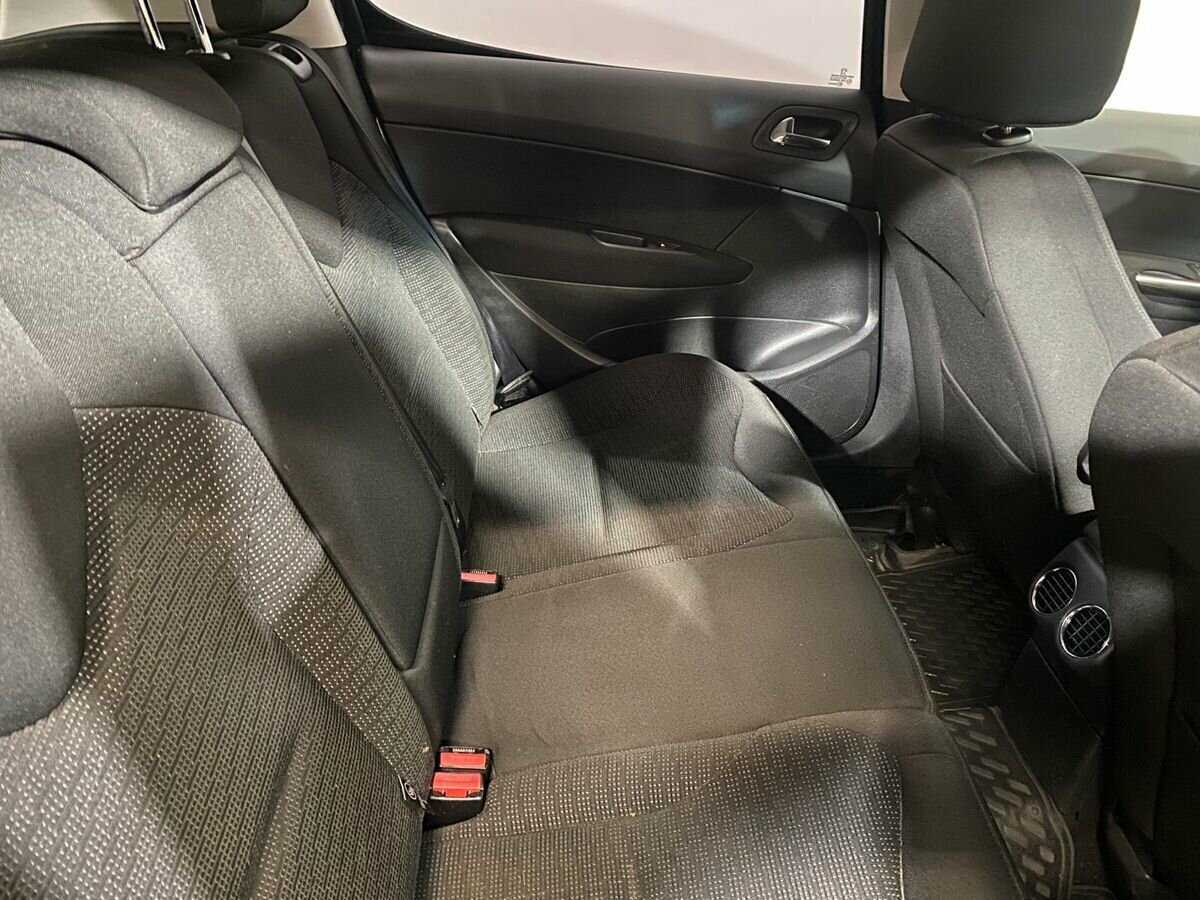 Peugeot 308 с пробегом — 2011 год. Фото: #10