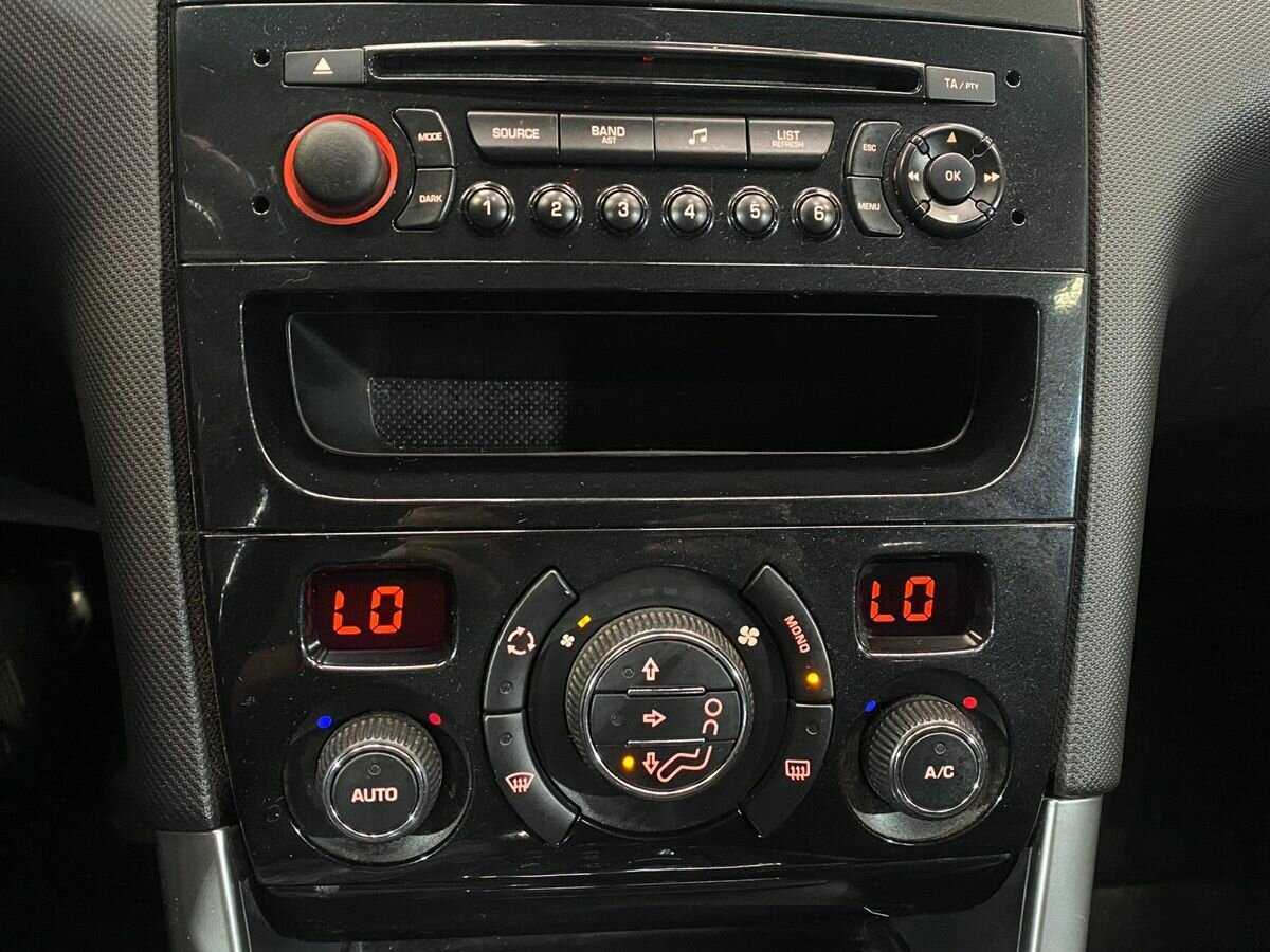 Peugeot 308 с пробегом — 2011 год. Фото: #12