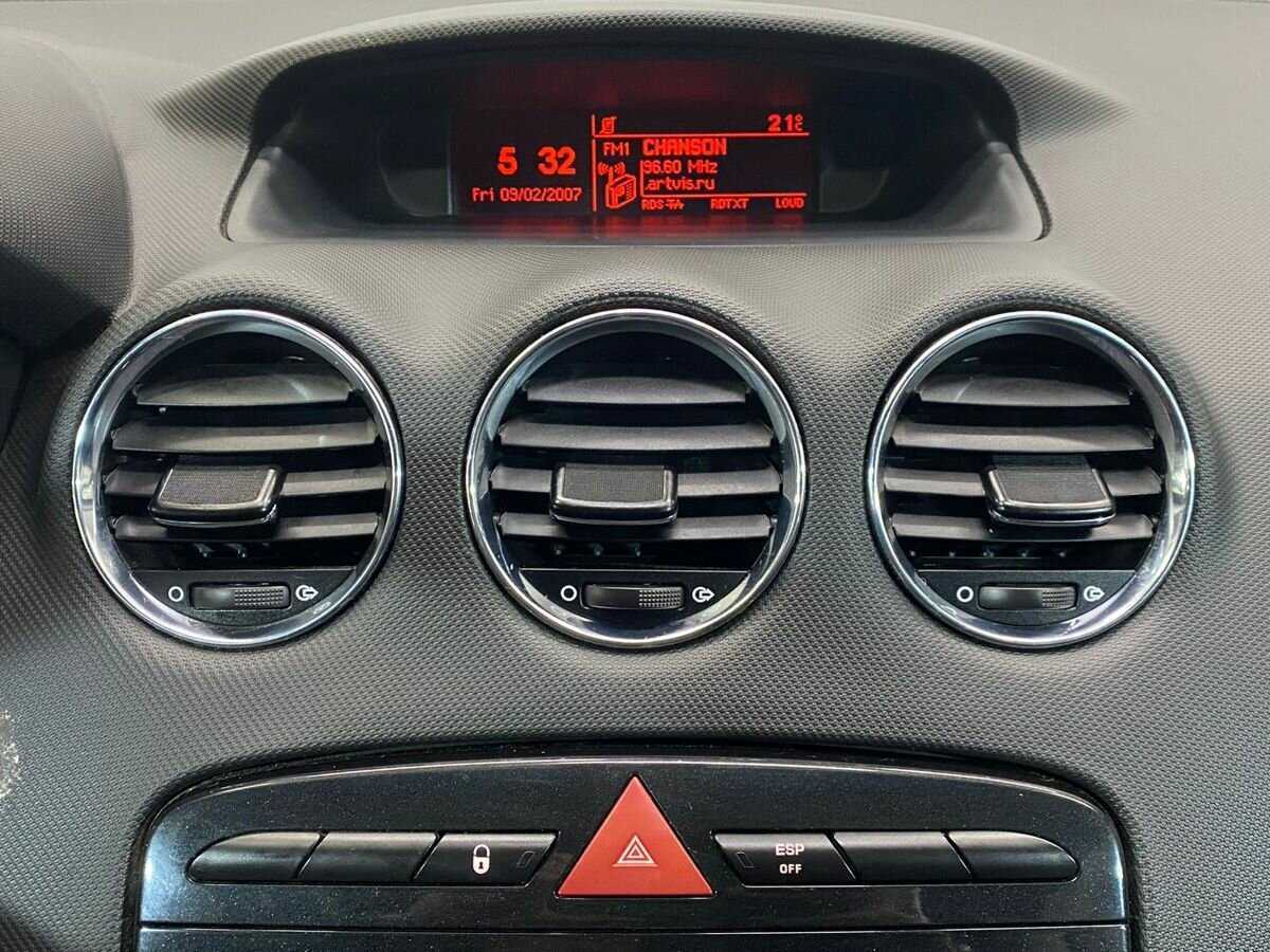 Peugeot 308 с пробегом — 2011 год. Фото: #13