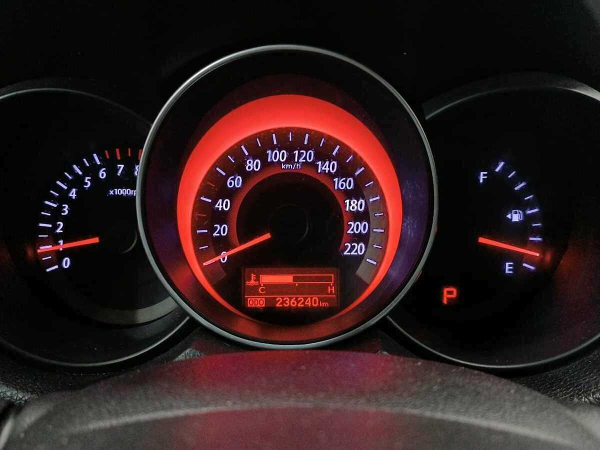 Kia Cerato с пробегом — 2011 год. Фото: #11