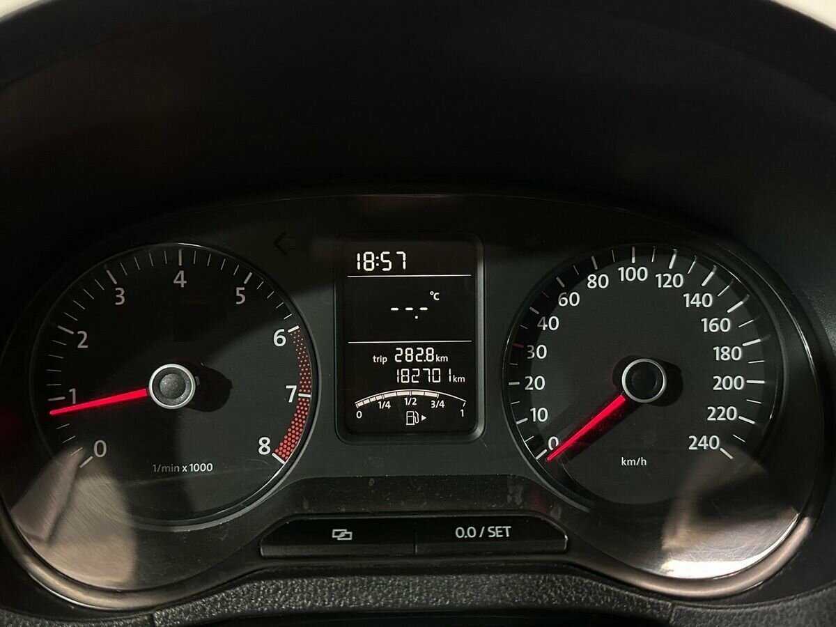 Volkswagen Polo с пробегом — 2011 год. Фото: #10