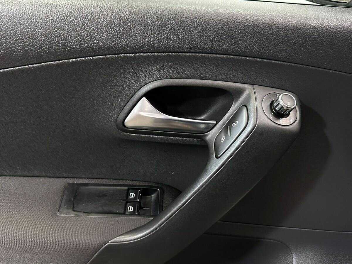Volkswagen Polo с пробегом — 2011 год. Фото: #13