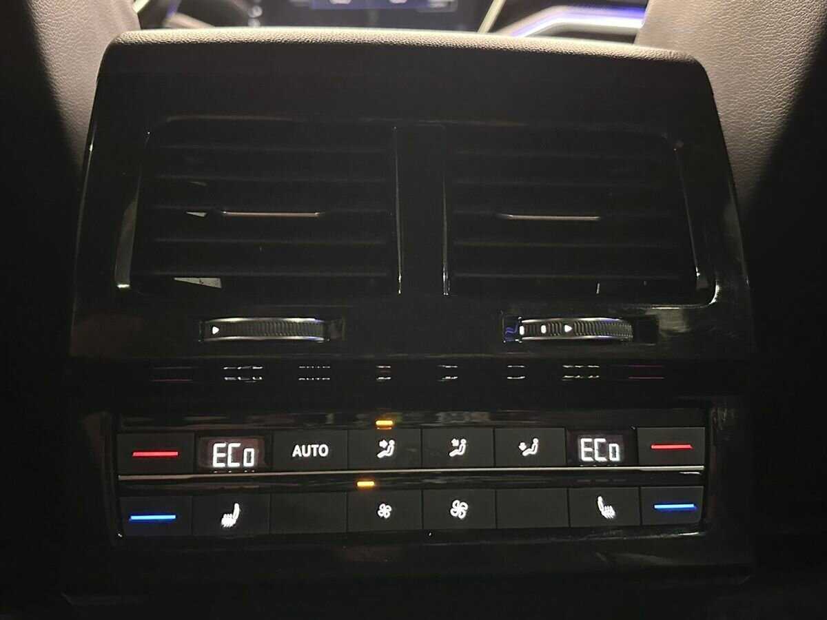 Volkswagen Touareg с пробегом — 2020 год. Фото: #13