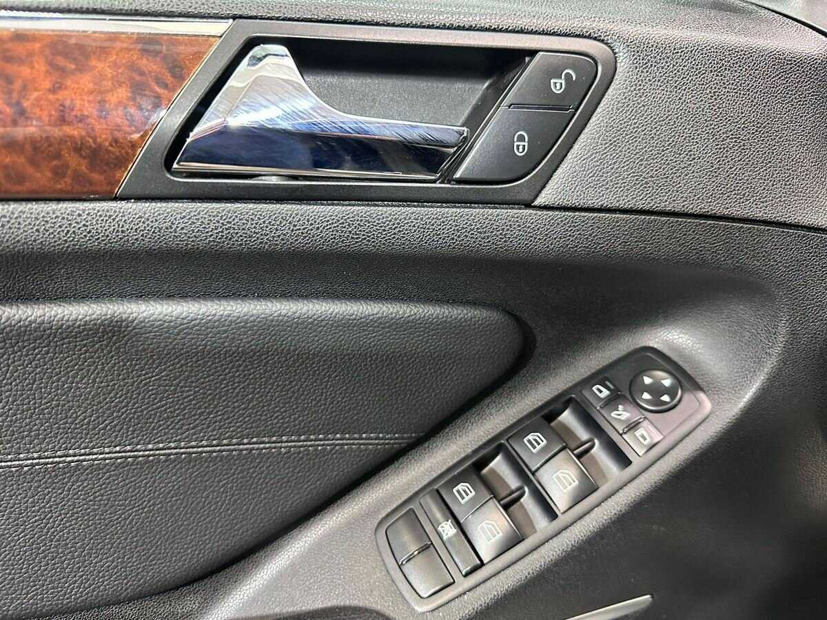 Mercedes-Benz M-Класс с пробегом — 2009 год. Фото: #12