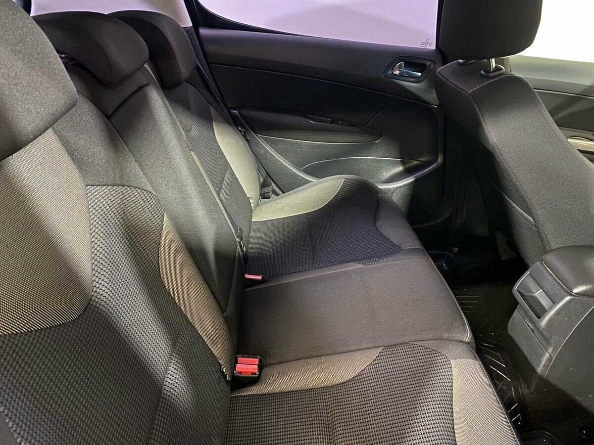 Peugeot 308 с пробегом — 2011 год. Фото: #10