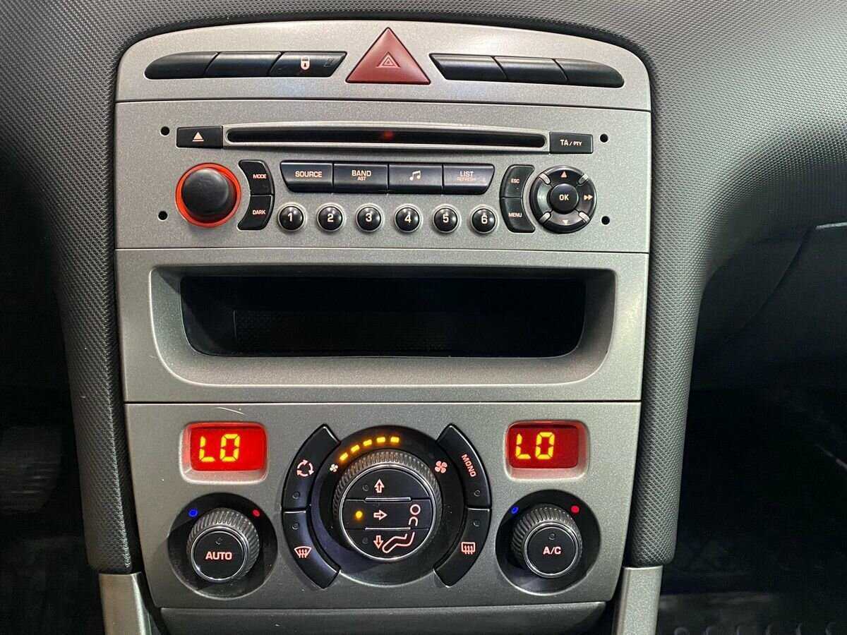 Peugeot 308 с пробегом — 2011 год. Фото: #12