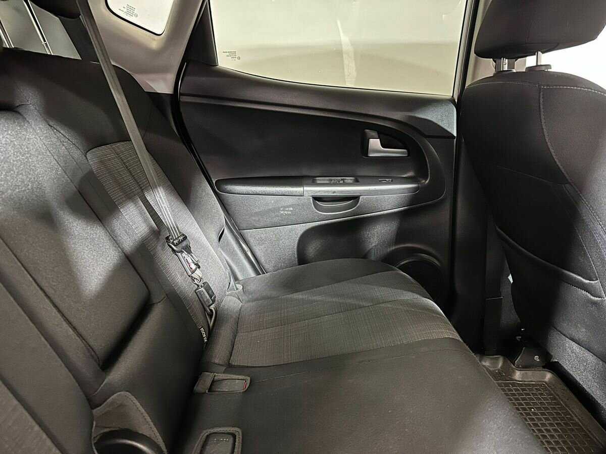 Kia Venga с пробегом — 2011 год. Фото: #10