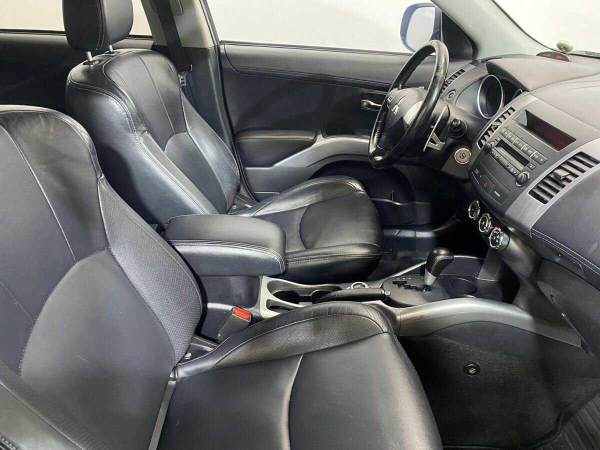 Mitsubishi Outlander с пробегом — 2011 год. Фото: #10