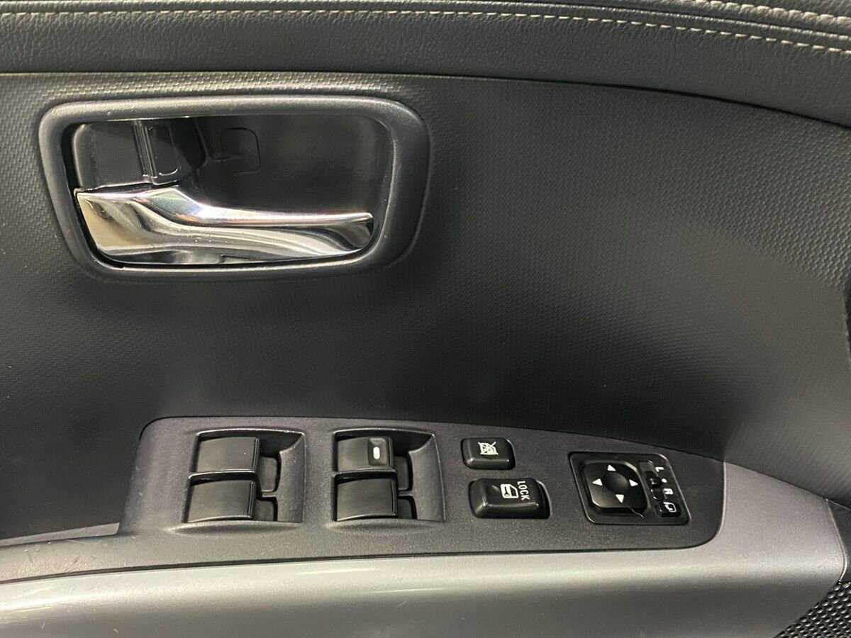 Mitsubishi Outlander с пробегом — 2011 год. Фото: #15