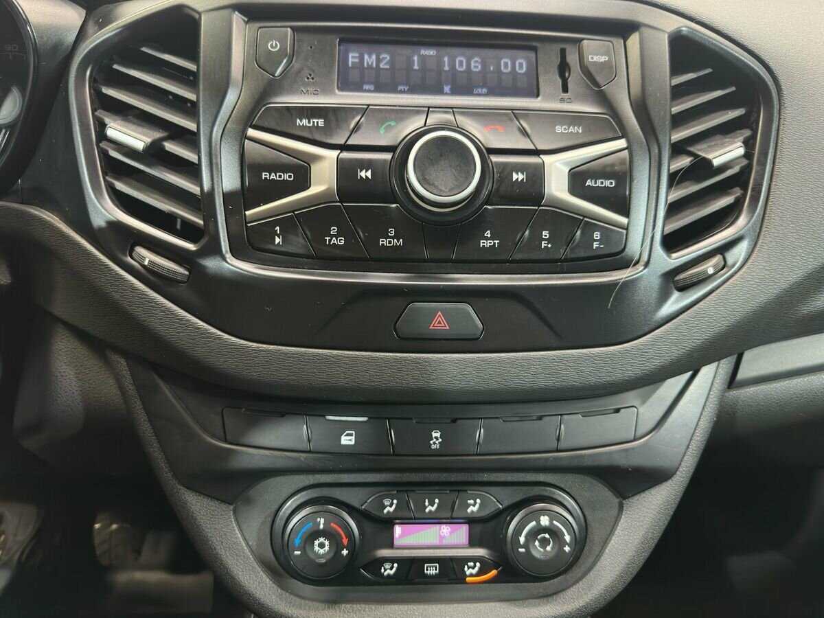 Lada (ВАЗ) Vesta с пробегом — 2016 год. Фото: #12