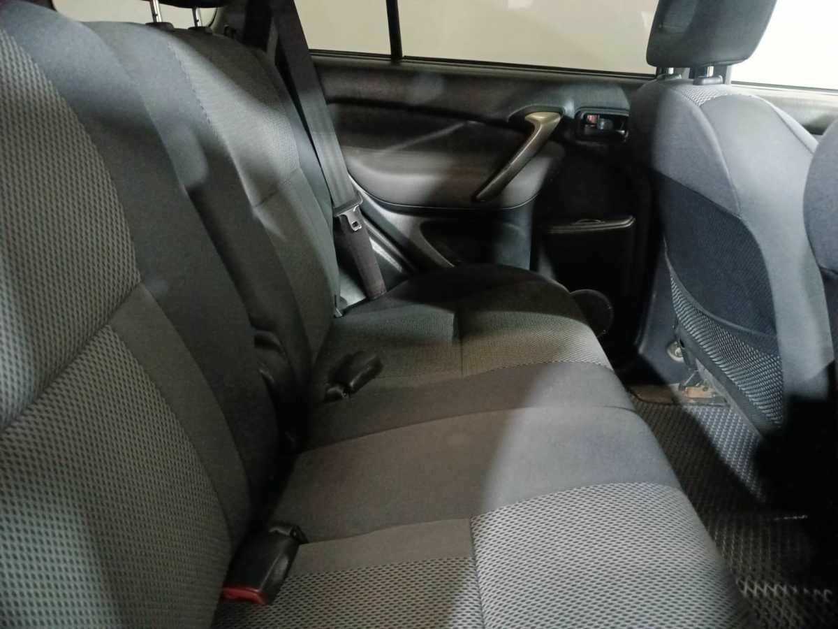 Toyota RAV4 с пробегом — 2005 год. Фото: #10