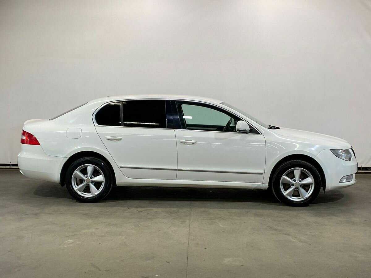 Skoda Superb с пробегом — 2011 год. Фото: #3