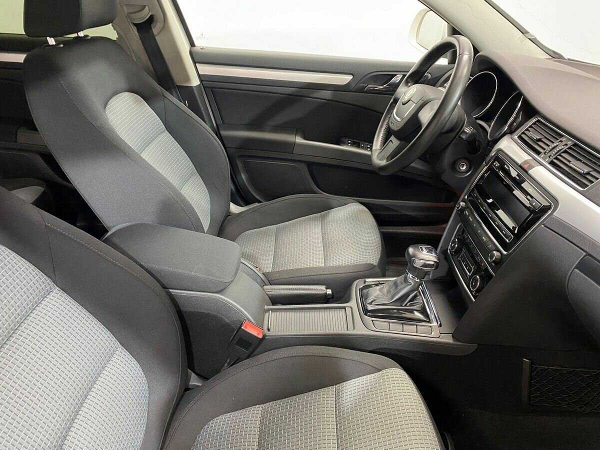 Skoda Superb с пробегом — 2011 год. Фото: #9