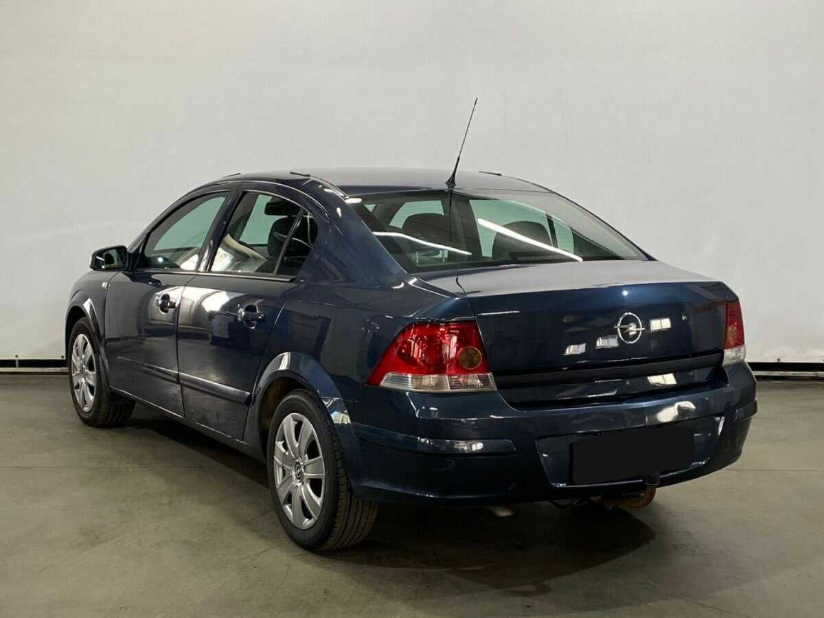 Opel Astra с пробегом — 2009 год. Фото: #6